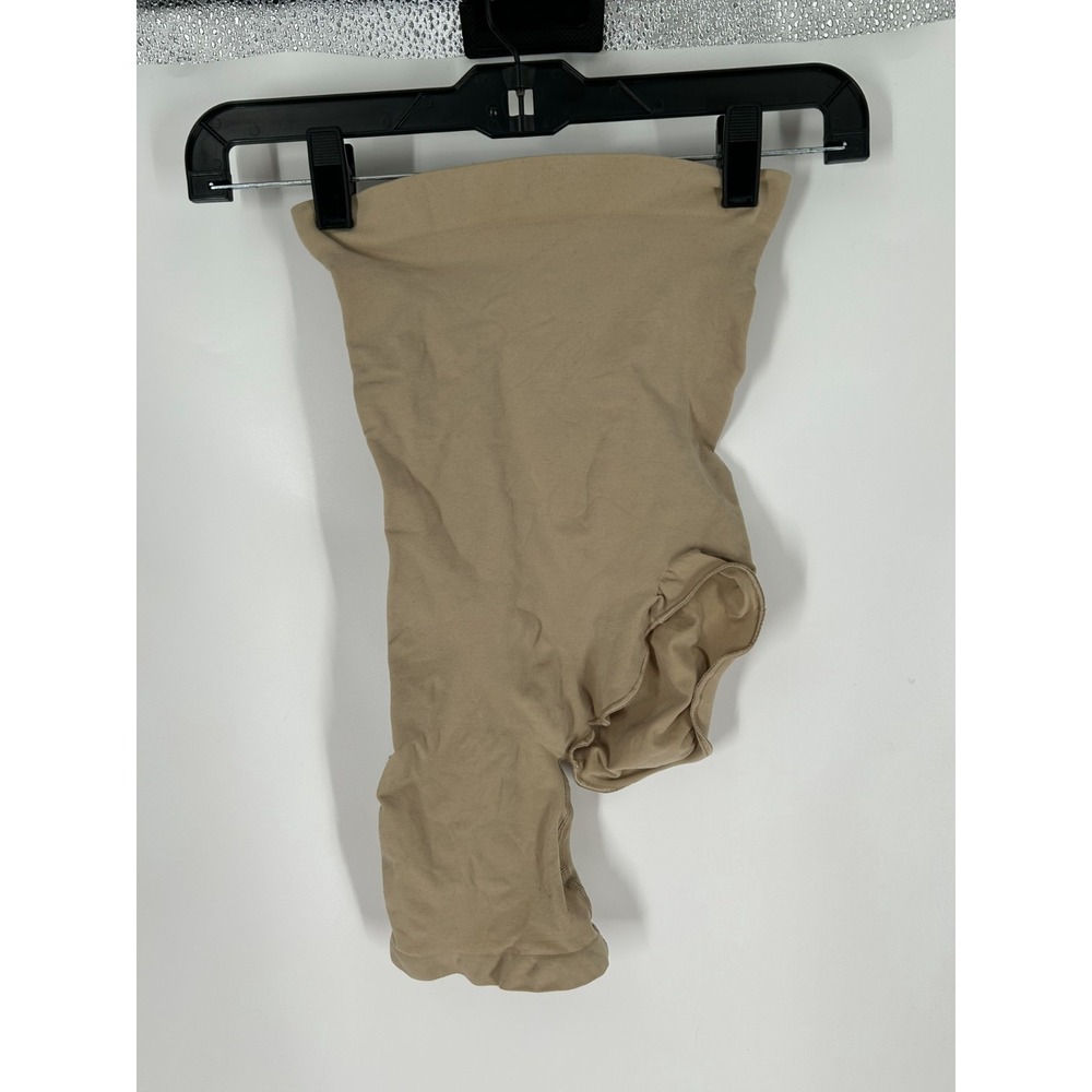 SKIMS Seamless Sculpt Mid Thigh Shorts Women's Large Clay Tan Left Leg Exposed